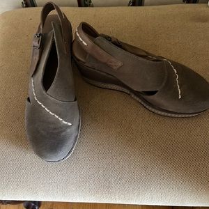 Gray antelope wedges worn once size 8